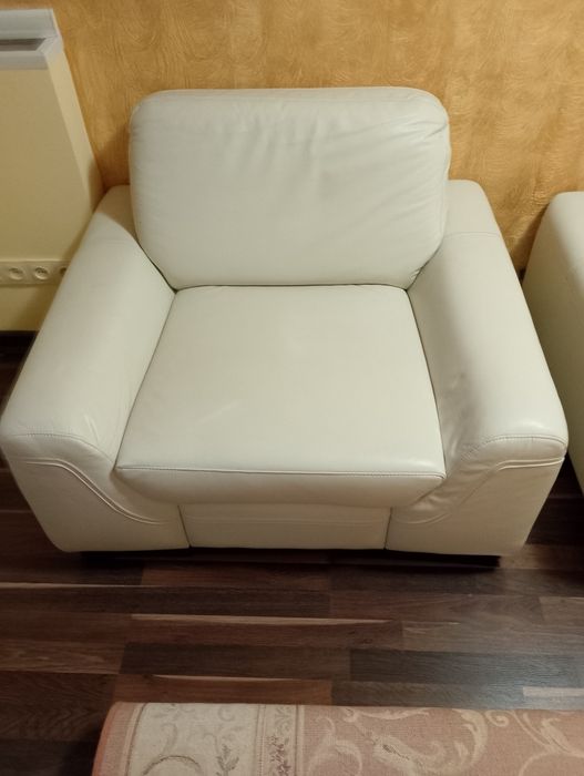 Продам 1 шкіряне  крісло.