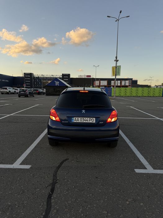 Peujeot 207 2010 рік