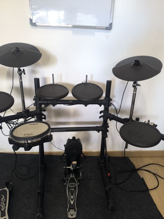 Bateria Eletrónica Híbrida Roland TD4 com Módulo Alesis DM10