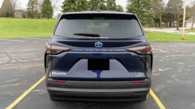 2023 Toyota Sienna LE 8-Passenger
