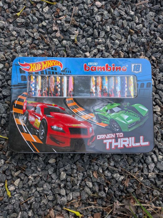 Kredki Hot Wheels w metalowym pudełku nowe