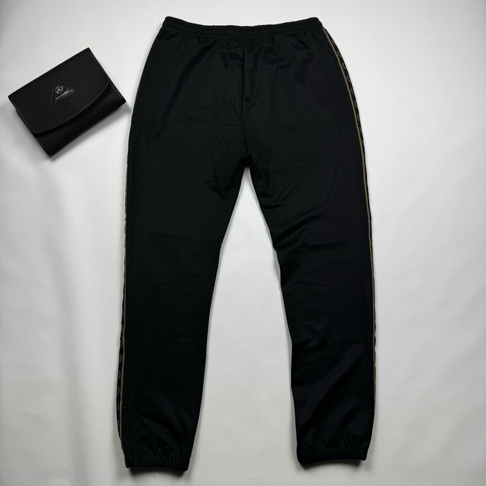 Спортивні штани Fred Perry на лампасах