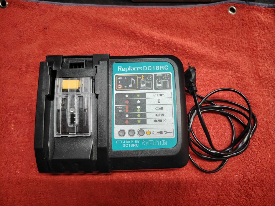 Carregador Makita 14,4 - 18 volts  3 A + Carregador Makita 18 -  21 volts