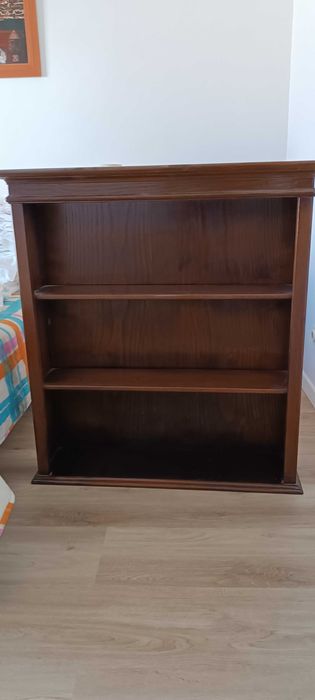 Escrivaninha + estante em madeira de  castanho maciço bem preservados.