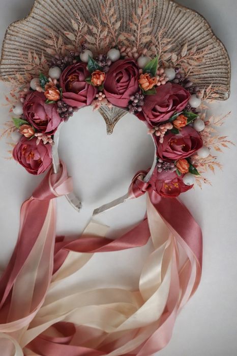 Ніжний квітковий віночок ручної роботи