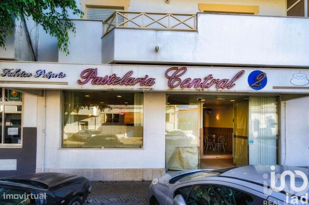 Loja / Estabelecimento Comercial em Faro (Sé e São Pedro) de 205,00 m2