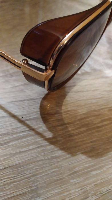 Очки солнцезащитные