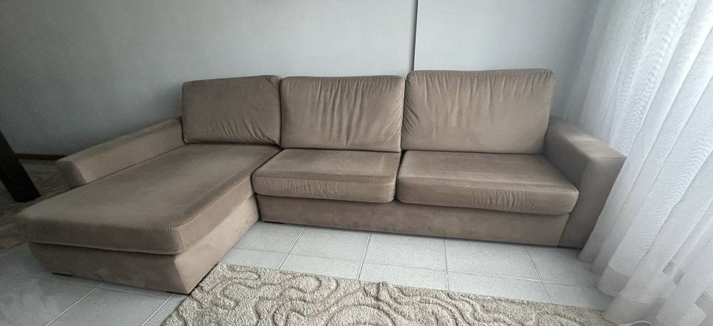 Sofá com chaise longue