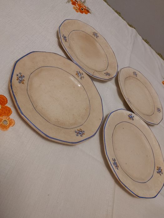 Conjunto de pratos de sobremesa