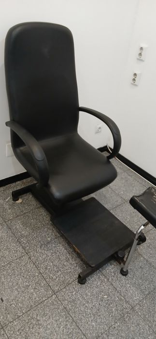 Cadeira de Pedicure com Apoio de Pé