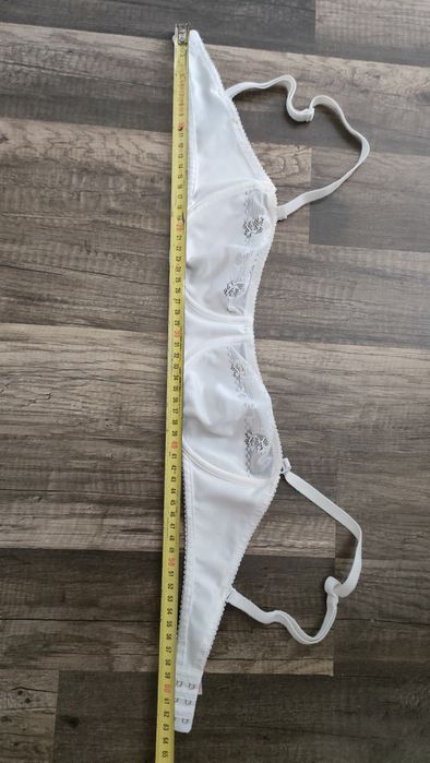 śliczny stanik TRIUMPH 75 B w super stanie