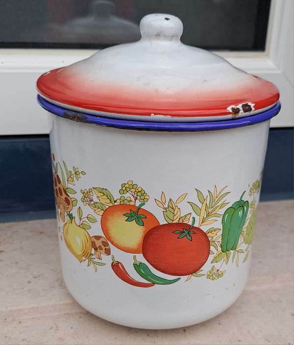 Púcaro antigo em esmalte