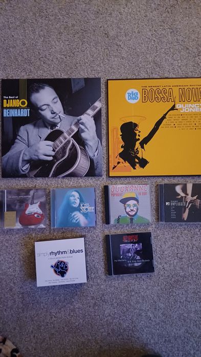 Discos de vinil e CD