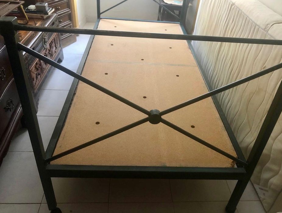 Cama de corpo e meio.