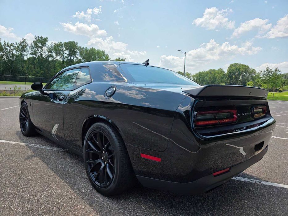 Dodge Challenger SRT Hellcat      2016