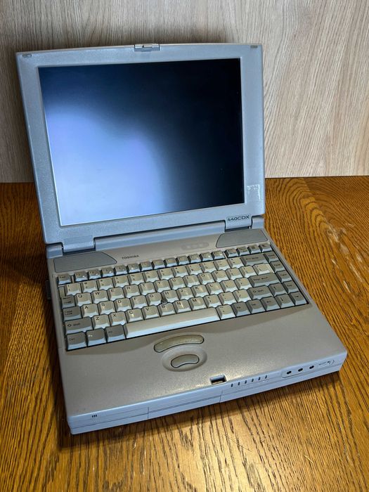 Vintage laptop Toshiba Satellite Pro 440CDX Intel Pentium 16MB RAM W98