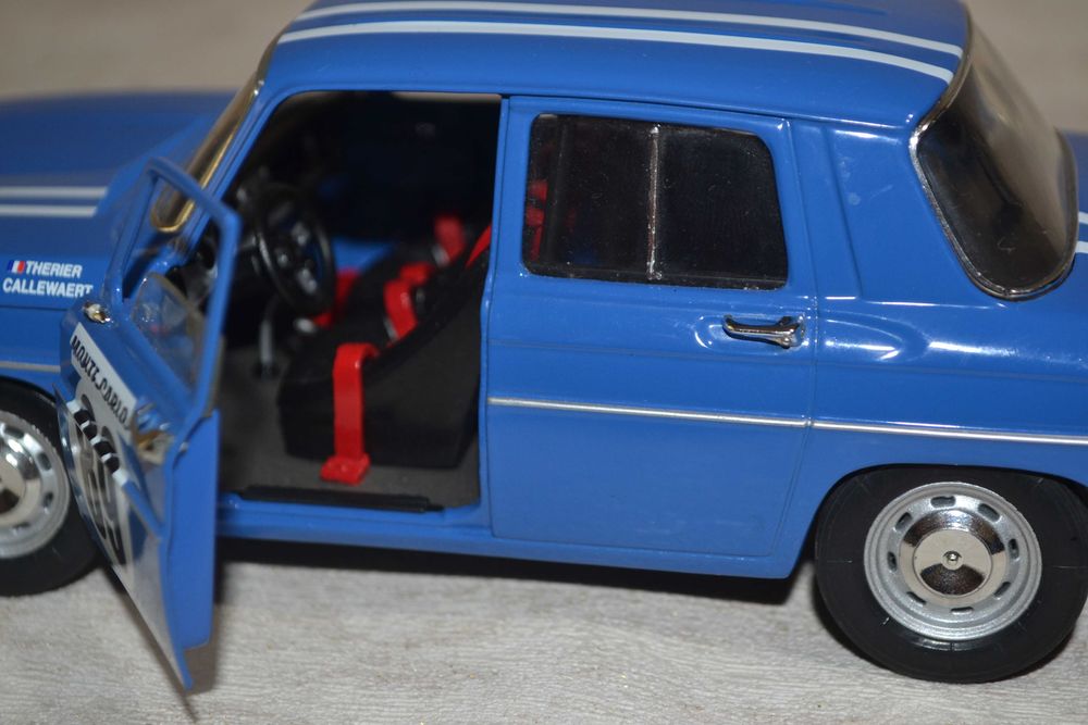машинка колекційна solido renault 1/18