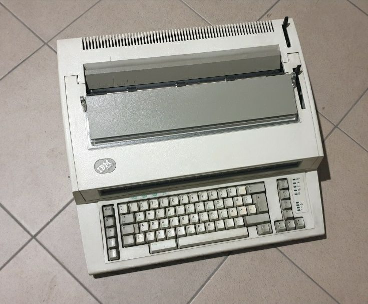 Maszyna do pisania IBM 6781-2
