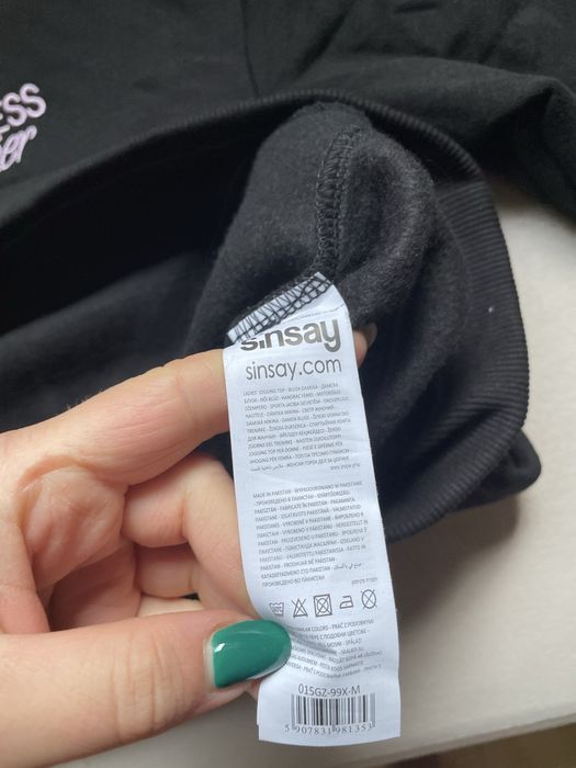 Bluza z zamkiem half ZIP z haftowanym napisem wellness atelier