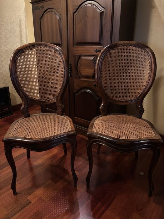 2 Cadeiras antigas em madeira e palhinha