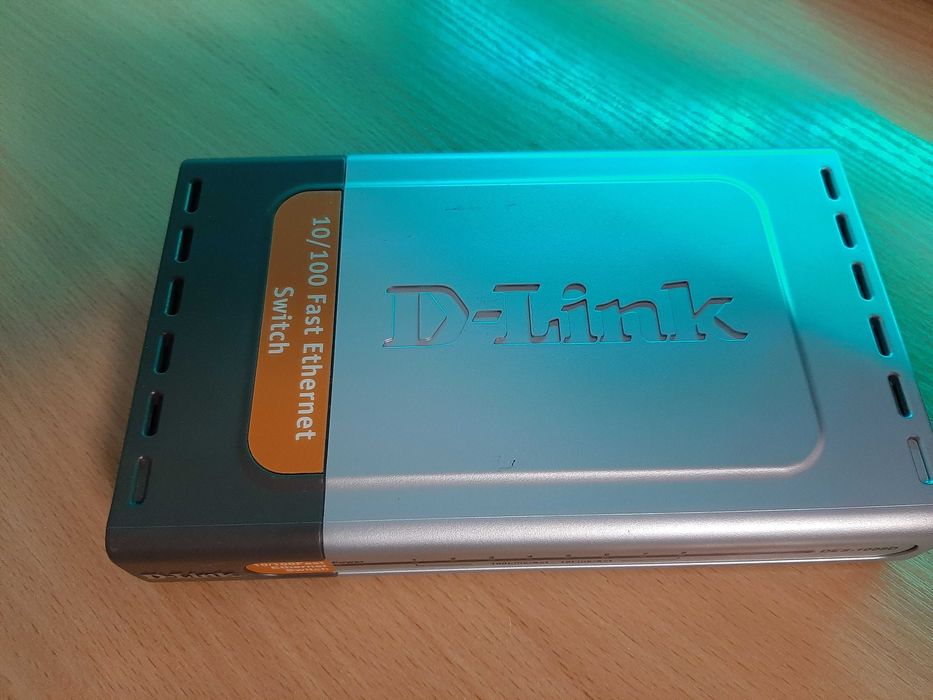 Switch D-Link DES-1008D