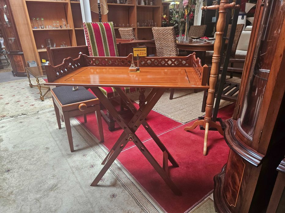 Mesa de apoio com tabuleiro amovivel - óptimo estado geral