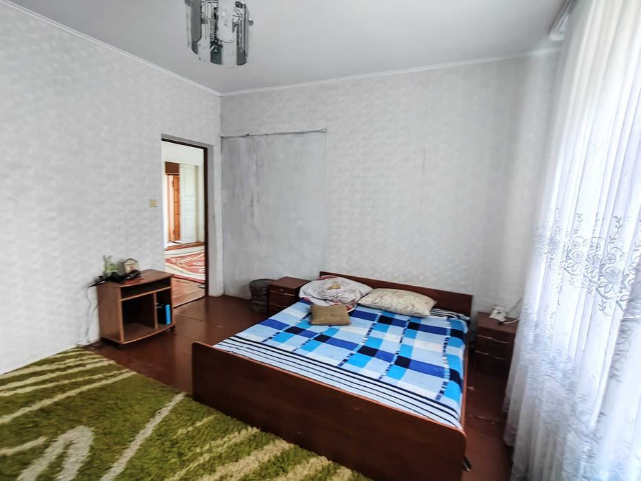 Будинок на просторій земельній ділянці між Базарчиком та Сушильним