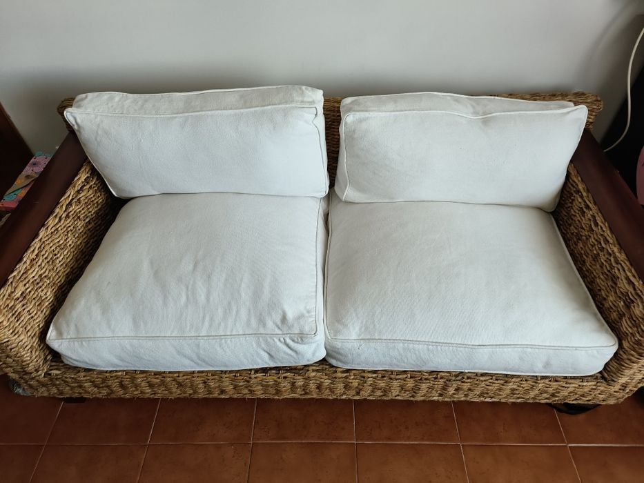 Sofá com detalhes de rede