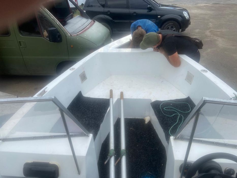 Продаю Катер Темп удлиненный 5.3×2 (с лафетом 2400)