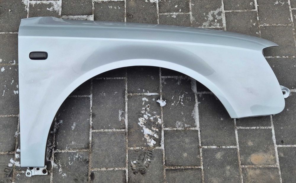 Błotnik przedni prawy Audi A4 B7 LY7W