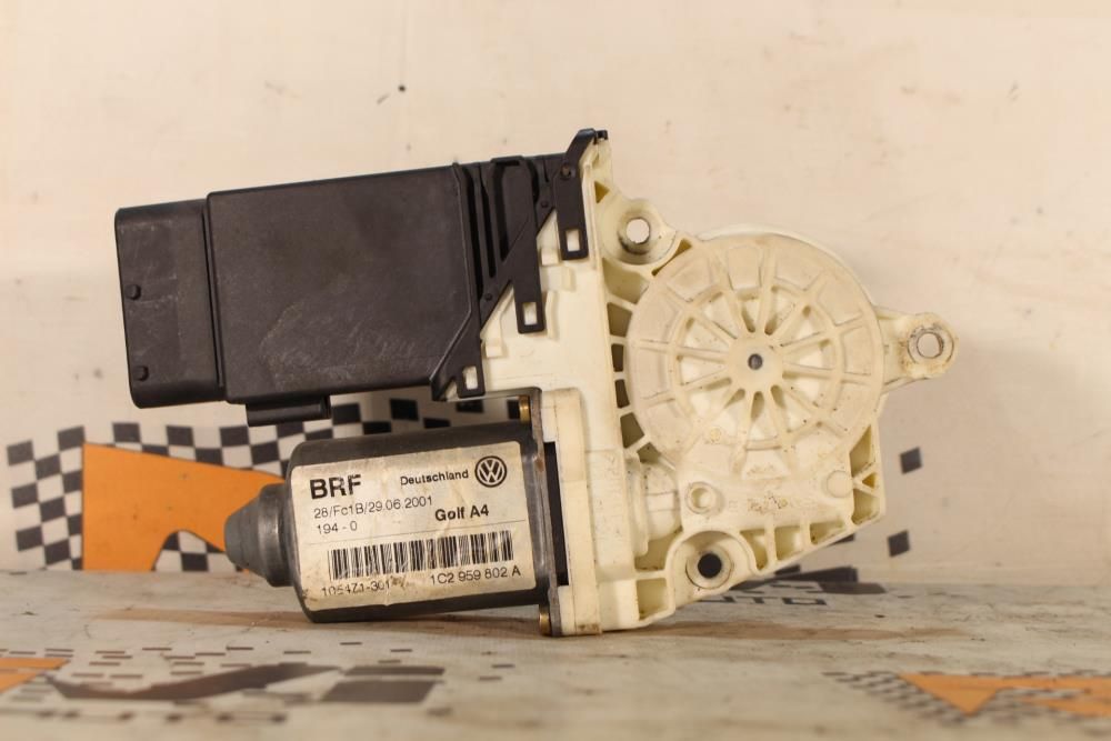 Motor vidro frente direito SEAT Leon (1M1)
