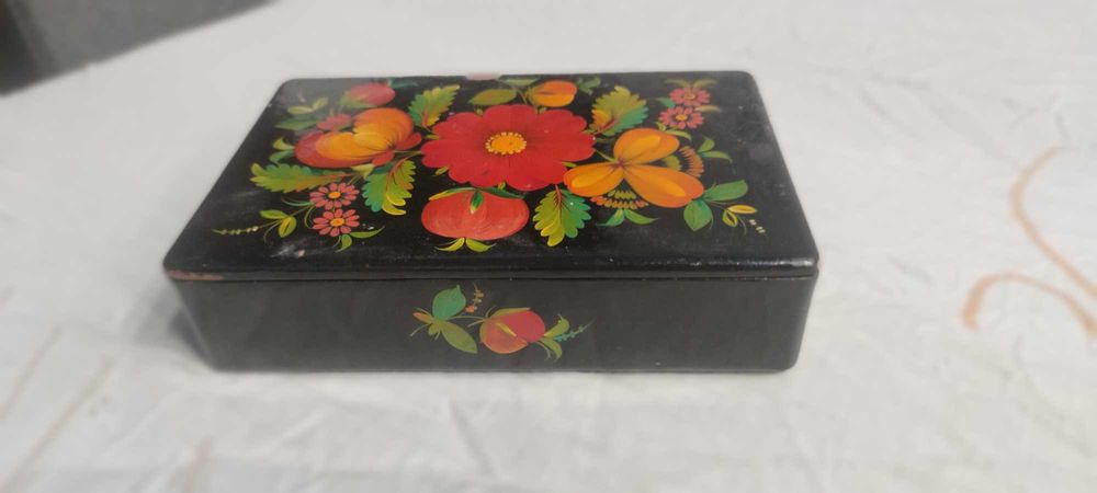 Шкатулка з Пертриківським розписом