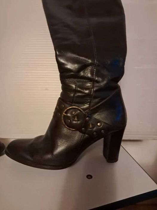 Botas até ao joelho com design original