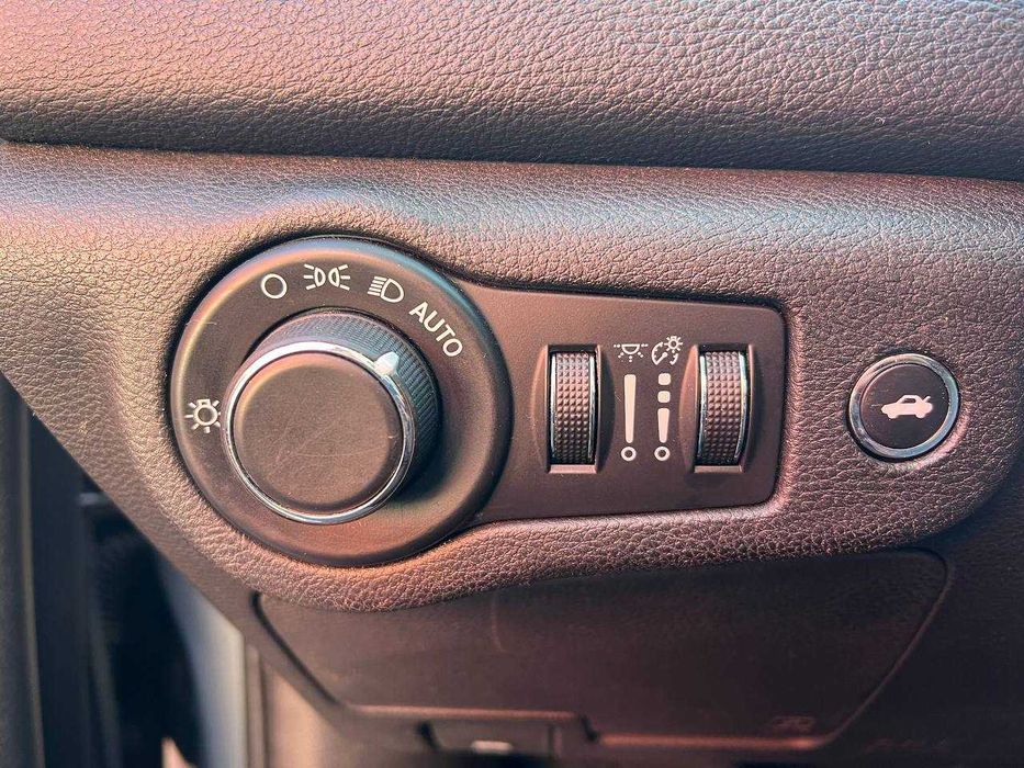 В продажі Chrysler 200 2014 року випуску.