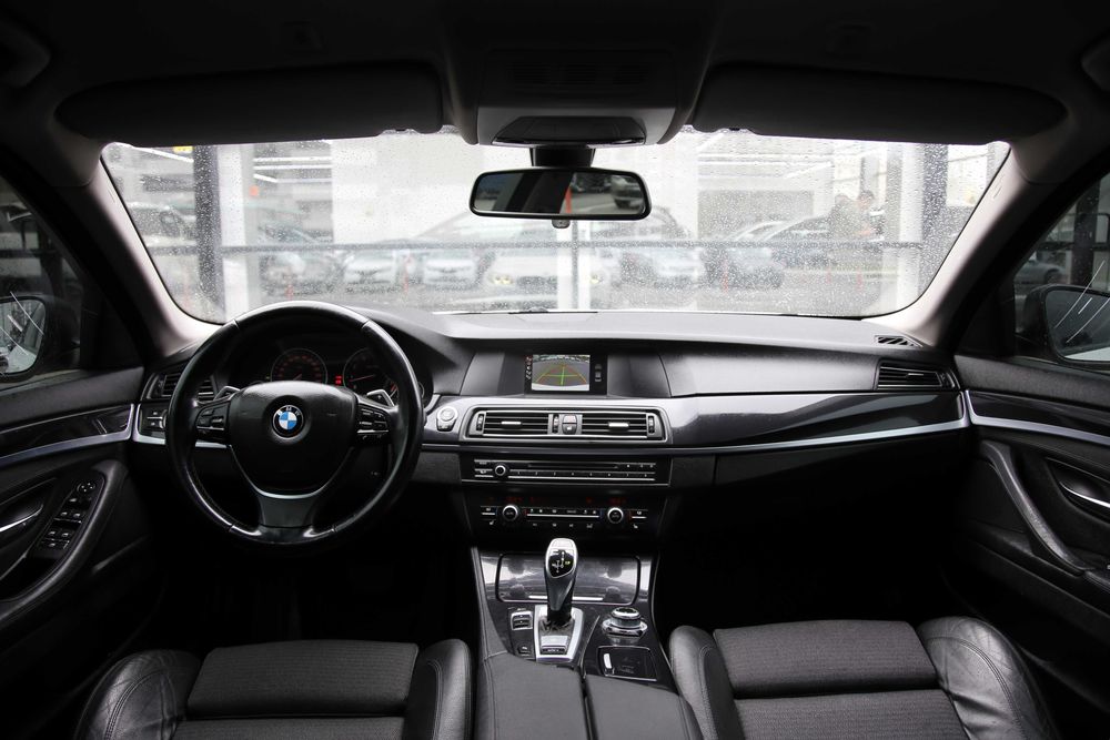 BMW 5 Series 520 Офіційна