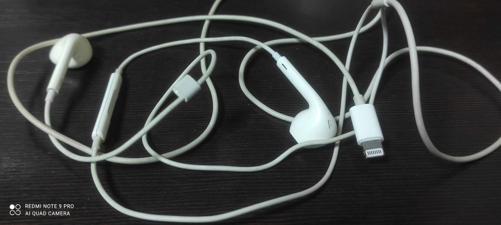Apple iPhone EarPods with Mic Lightning