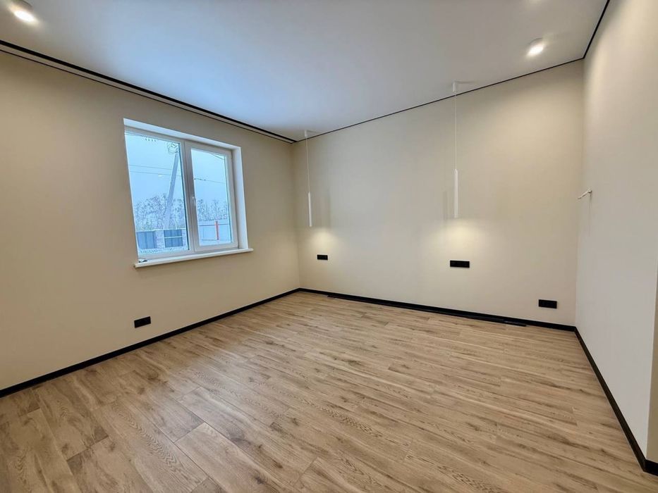 Сучасний будинок з ремонтом у Дмитрівці