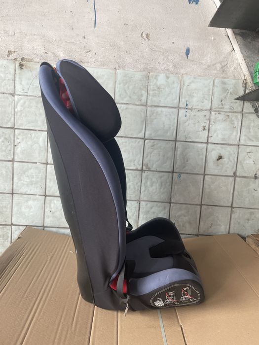 Продам автокрісло Chicco