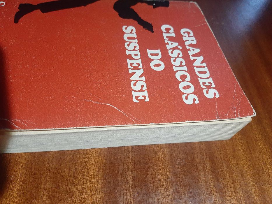 Livro "Grandes Clássicos do Suspense"