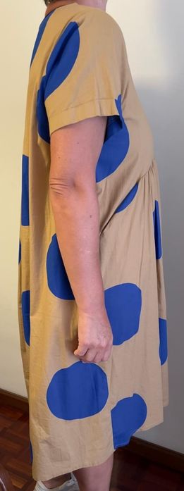 Vestido largo, pelo joelho