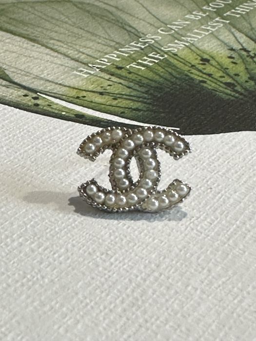 Chanel jeden kolczyk z perełkami