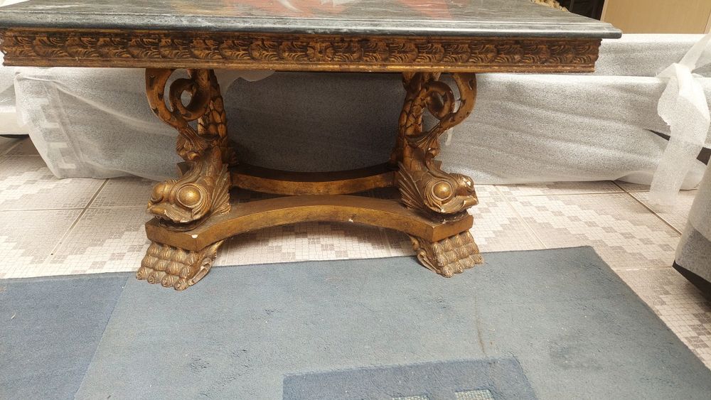 Mesa de apoio muito antiga