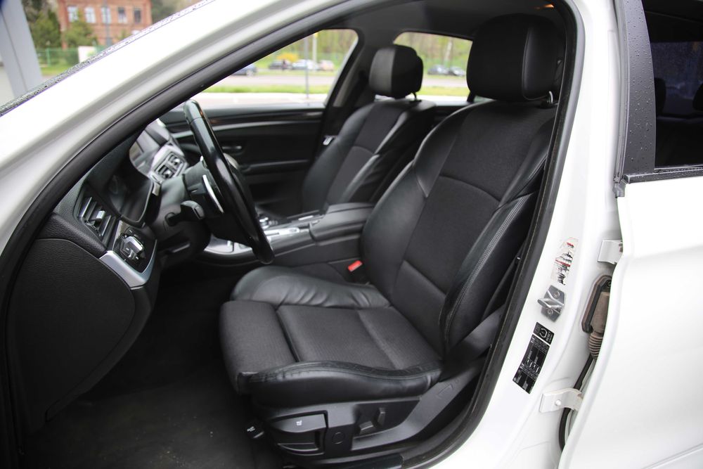 BMW 5 Series 520 Офіційна