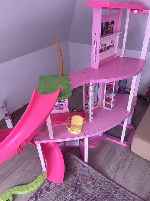 Domek Barbie ze zjezdzalnia
