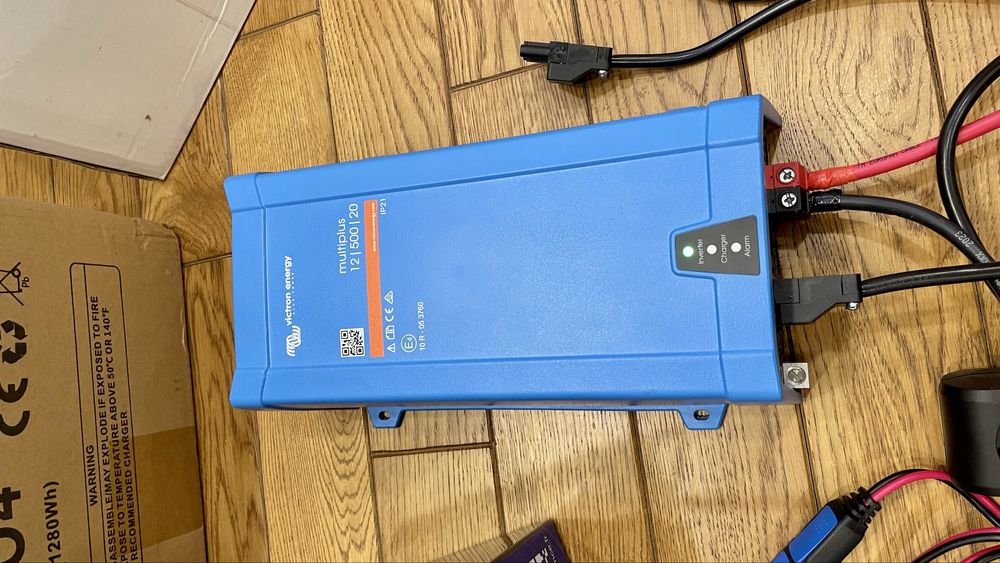 Victron LiFePo4 гібридна  мобільна зарядна станція мережа-сонце 500вт