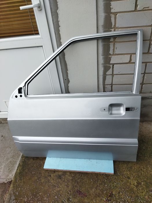 Двері до автомобіля ваз 2115.