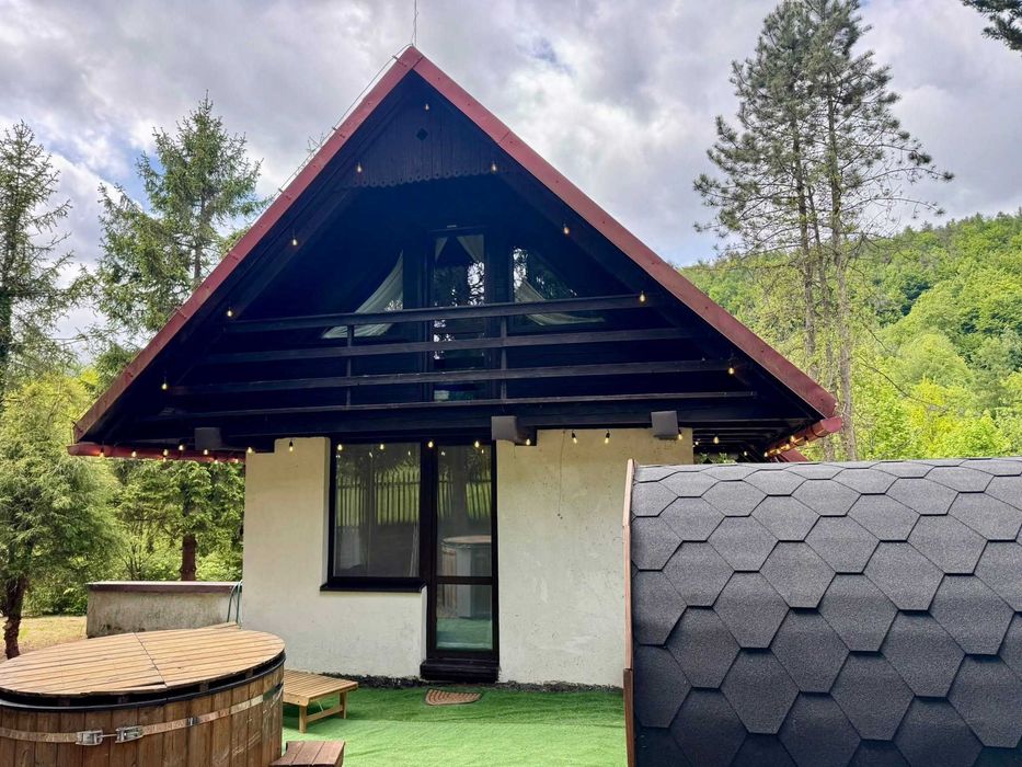 BIAŁY DOMEK – mały domek dla 9 osób z sauną, balią oraz jacuzzy