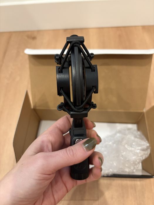 Audio-Technica AT8458a Shock Mount – Novo (aberto)