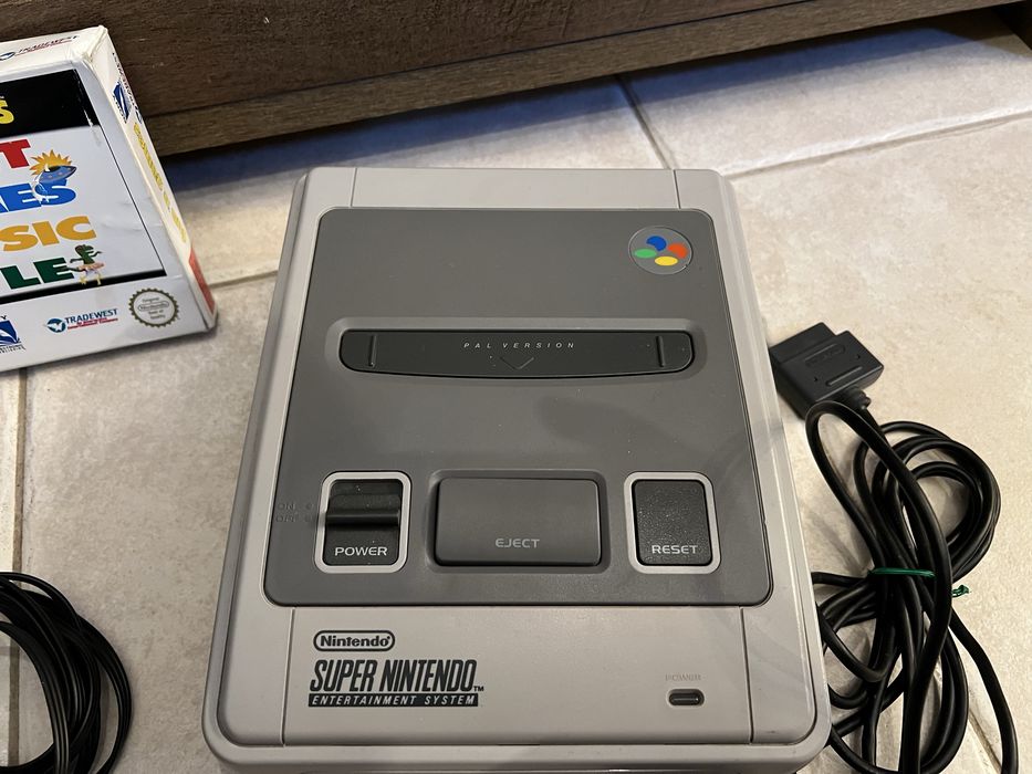 Super Nintendo (SNES) + оригінальний картридж + комплект