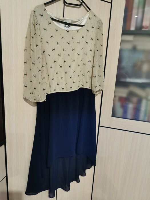 Sukienka z dłuższym tyłem elegancka